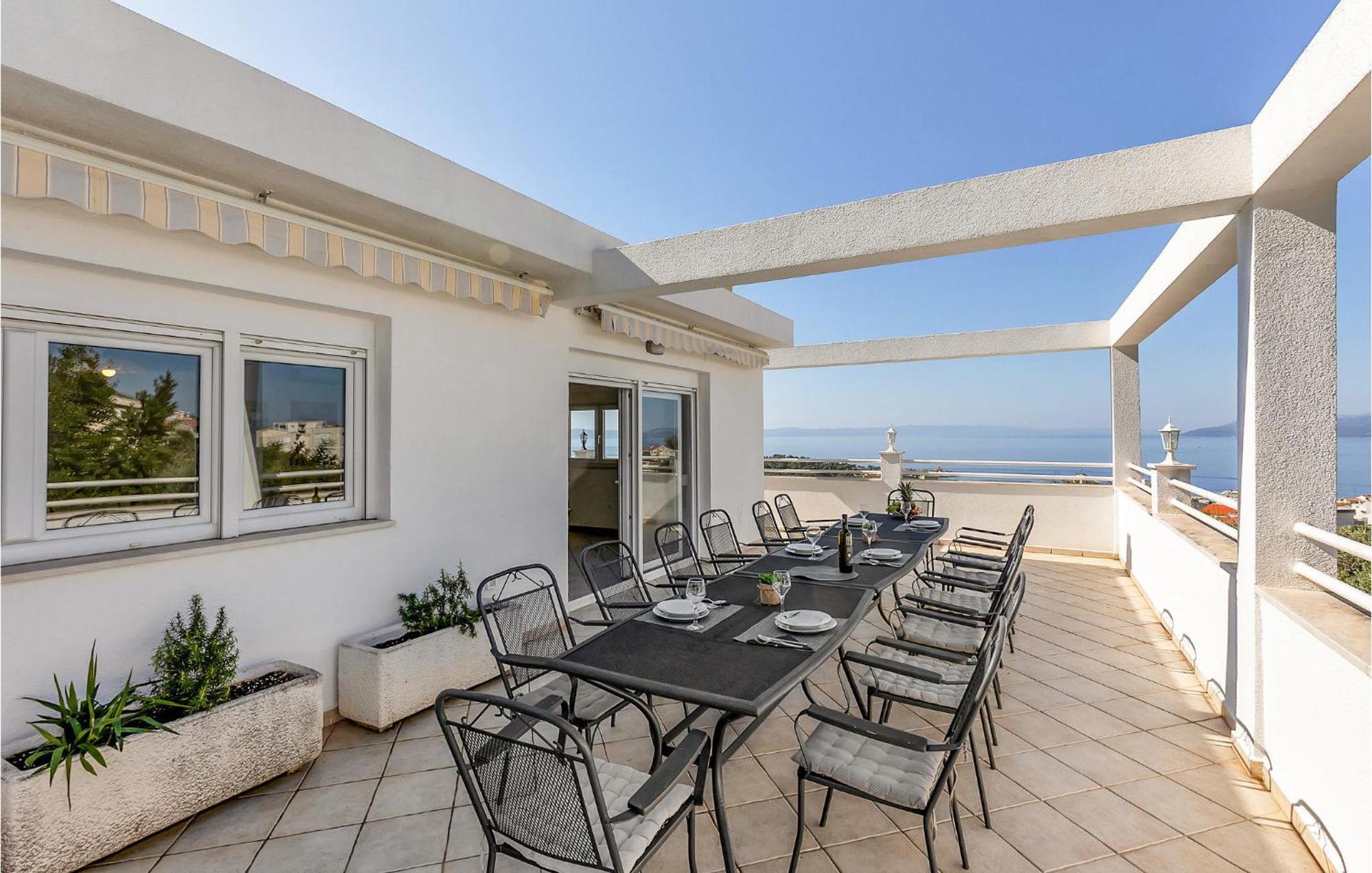 Amazing Home In Makarska With 9 Bedrooms, Wifi And Outdoor Swimming Pool Exteriér fotografie